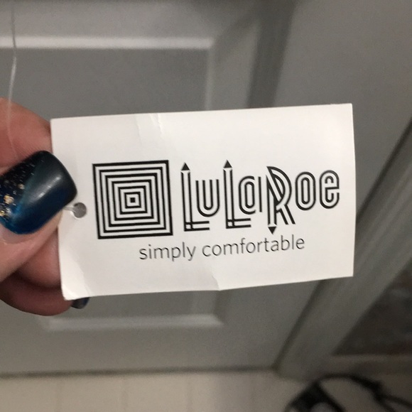 💕LULAROE MEDIUM LYNNAE💕 long sleeve 😍 - Picture 3 of 8